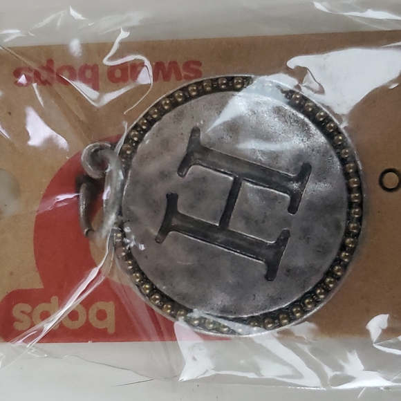 Boutique Swap Bops Adornment Charm Large Circle H Any Necklace or Bracelet - Picture 2 of 5